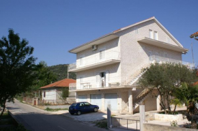 Apartments with a parking space Vinisce, Trogir - 2987